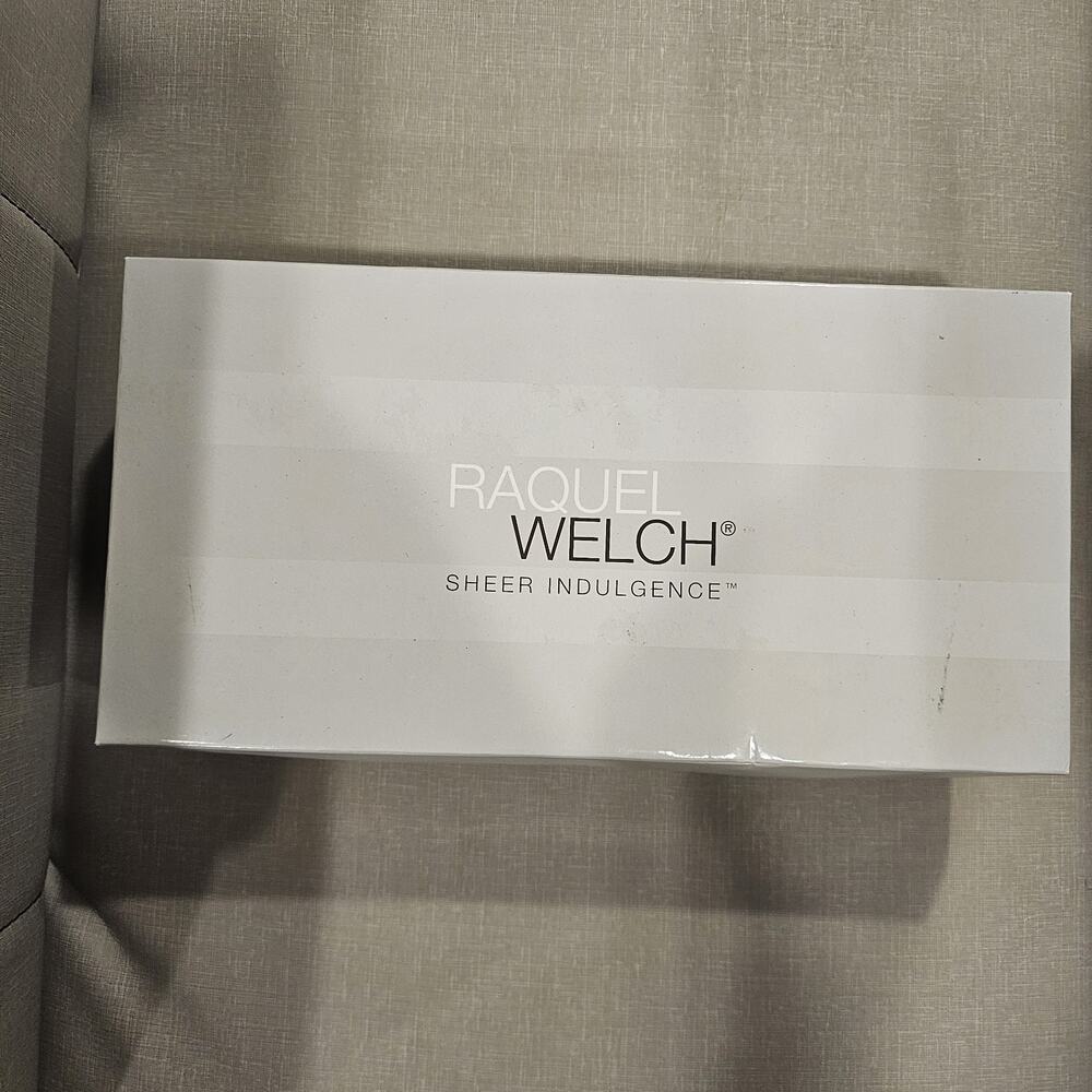 Raquel Welch Wig Brunette with Highlights Front Lace Tru2Life - Picture 11 of 14